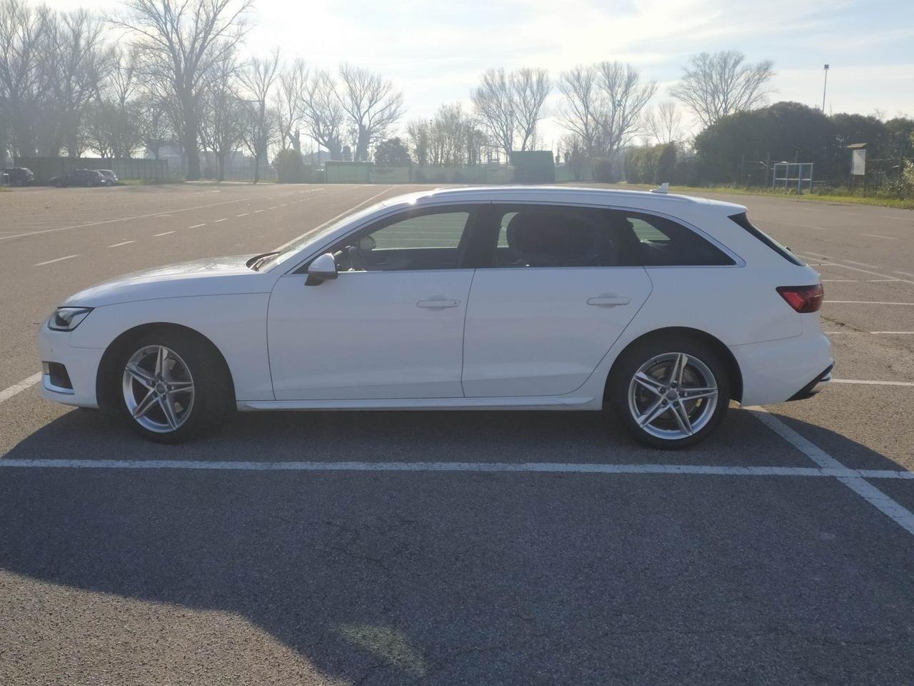 Audi A4 Business Advanced 2.0 35 TDI MHEV #8151