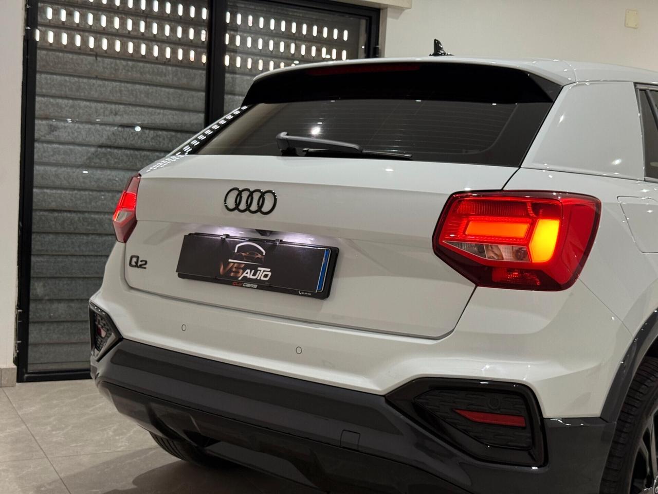 Audi Q2 30 TDI S tronic Identity Black
