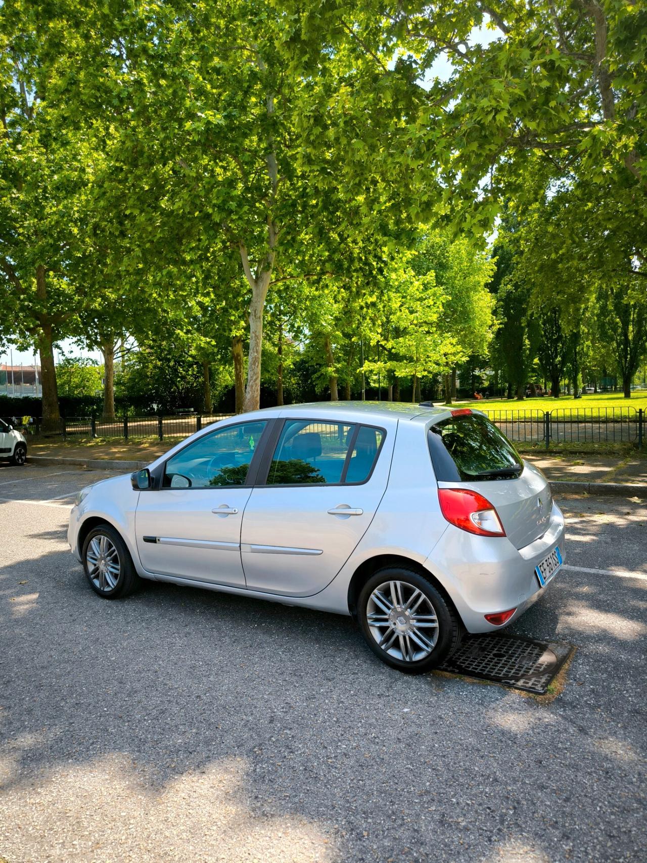 Renault Clio 1.2 16V 5 porte Luxe NEOPATENTATI