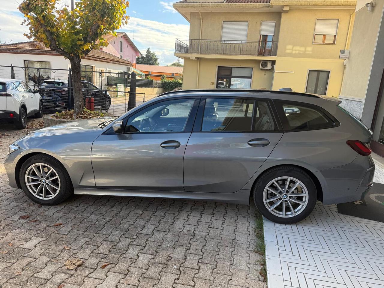 Bmw 318 318d Touring 48V business restailing
