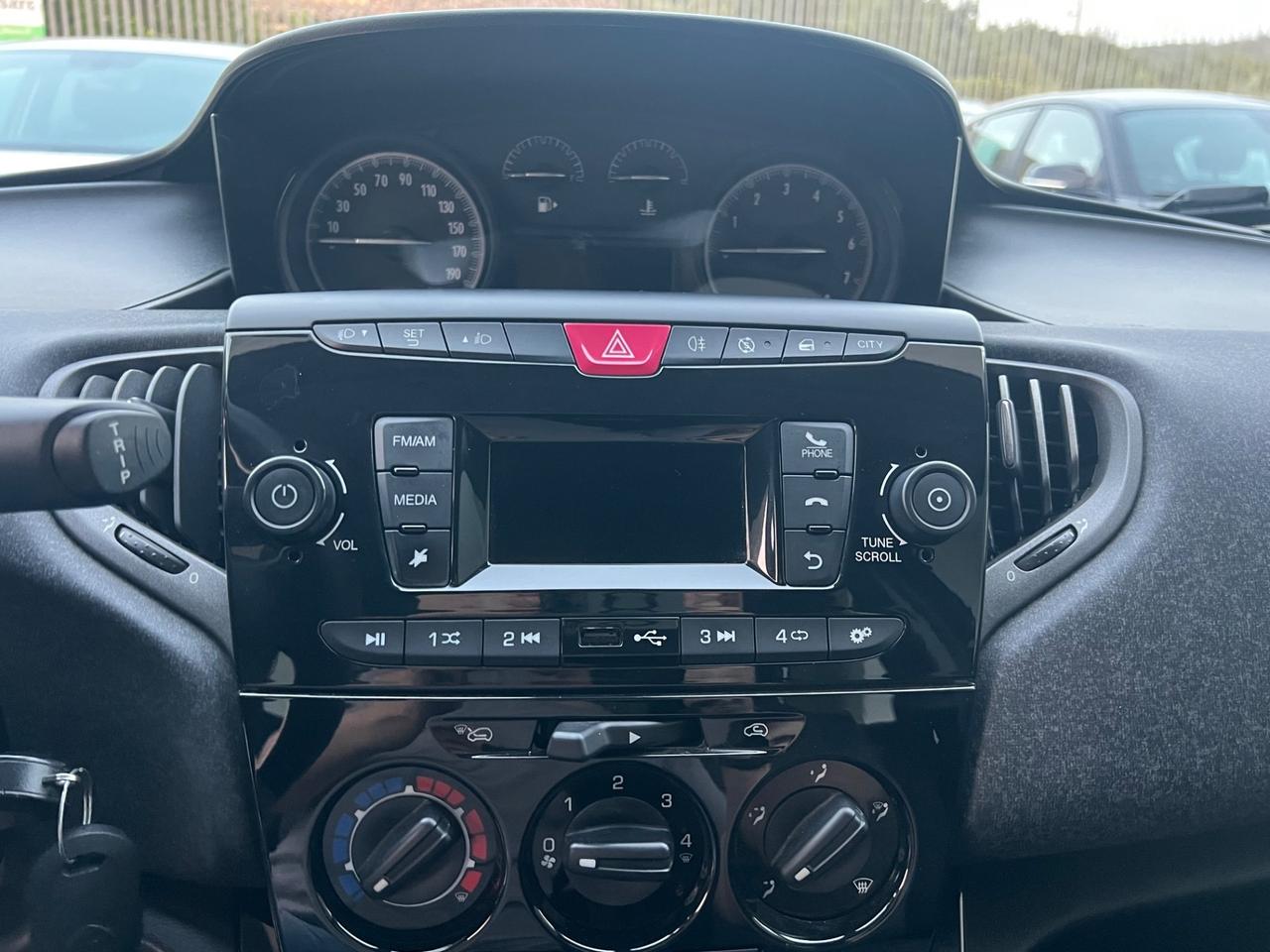 Lancia Ypsilon 1.2 69 CV 5 porte Elefantino Blu