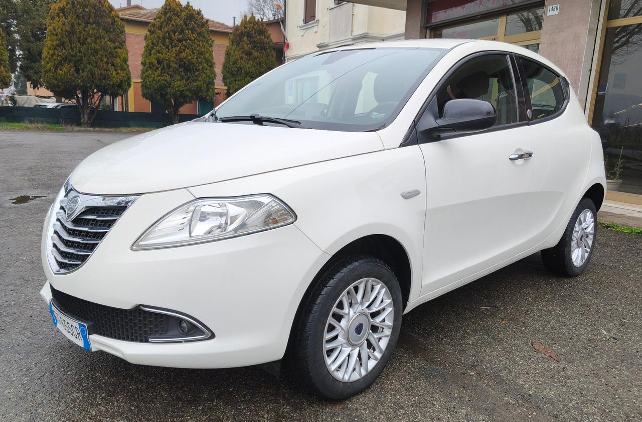 Lancia Ypsilon 0.9 TwinAir 85 CV 5 porte Metano Ecochic Gold