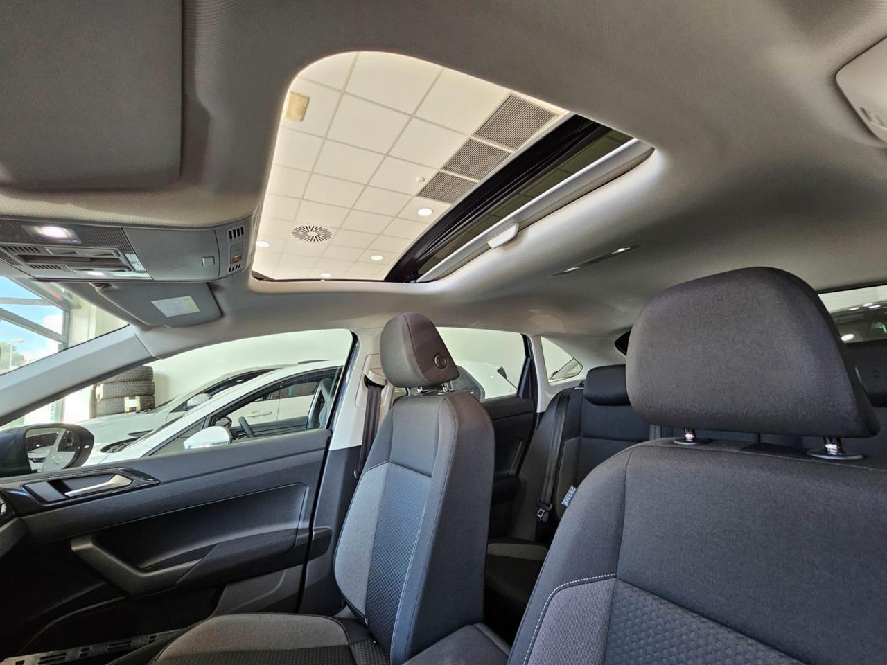 Volkswagen Taigo LIFE C16 Tetto Clima2Zone LED CarPlay Neopatentati