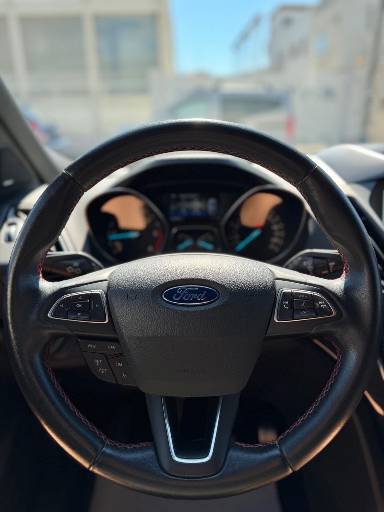 Ford Kuga 1.5 TDCI 120 CV ST-Line-12/2018-LED/NAVI/PELLE/18”