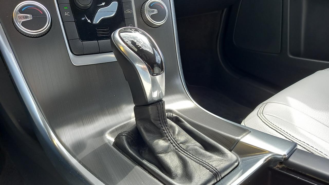 Volvo XC 60 XC60 D4 AWD Geartronic R-design Momentum