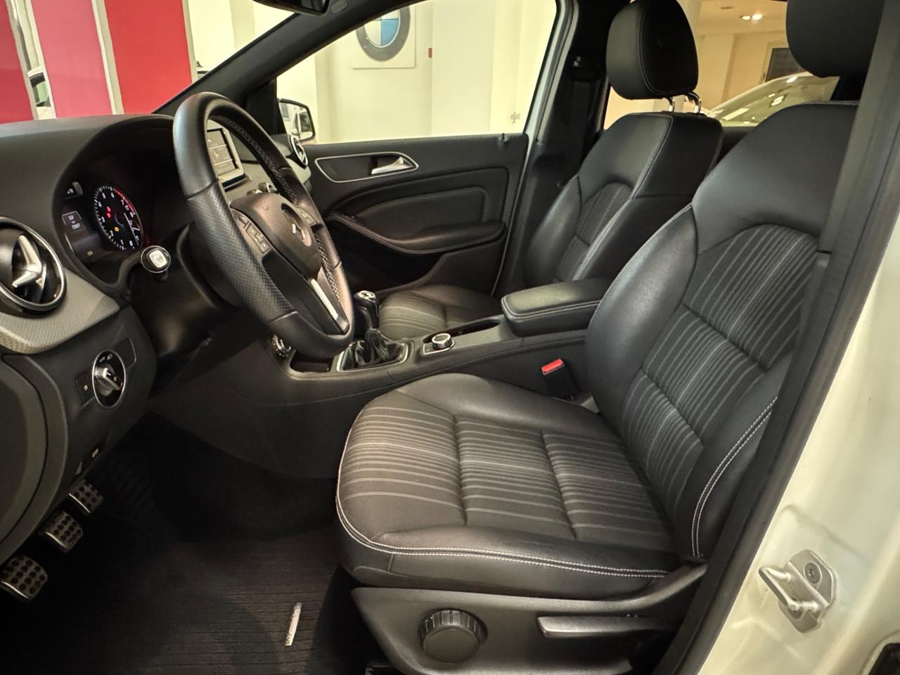Mercedes-benz B 180 Premium Navi Camera Bluet Vetri Scuri Xeno Led Tagliandi MB