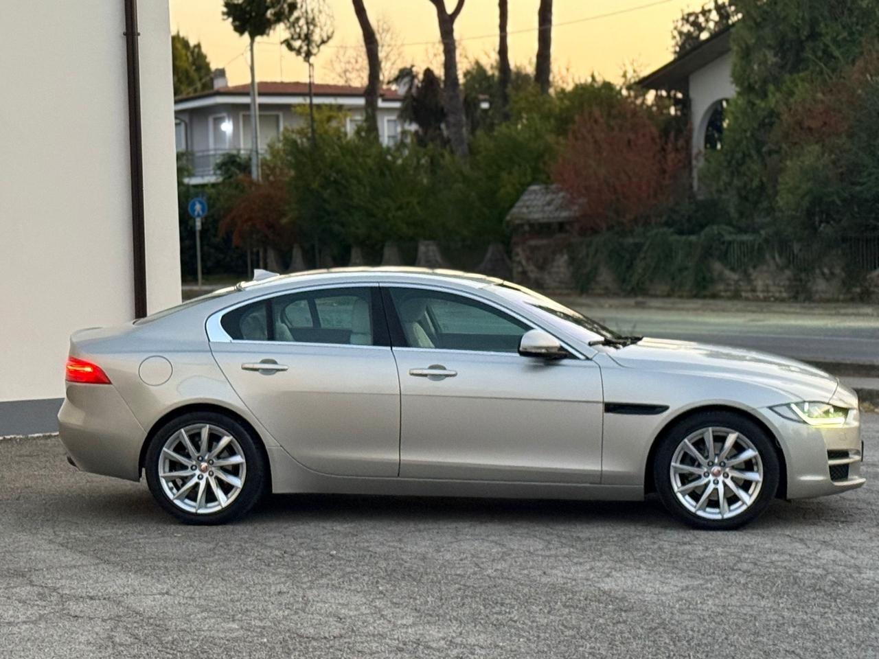 Jaguar XE 2.0 D 180 CV aut. Portfolio