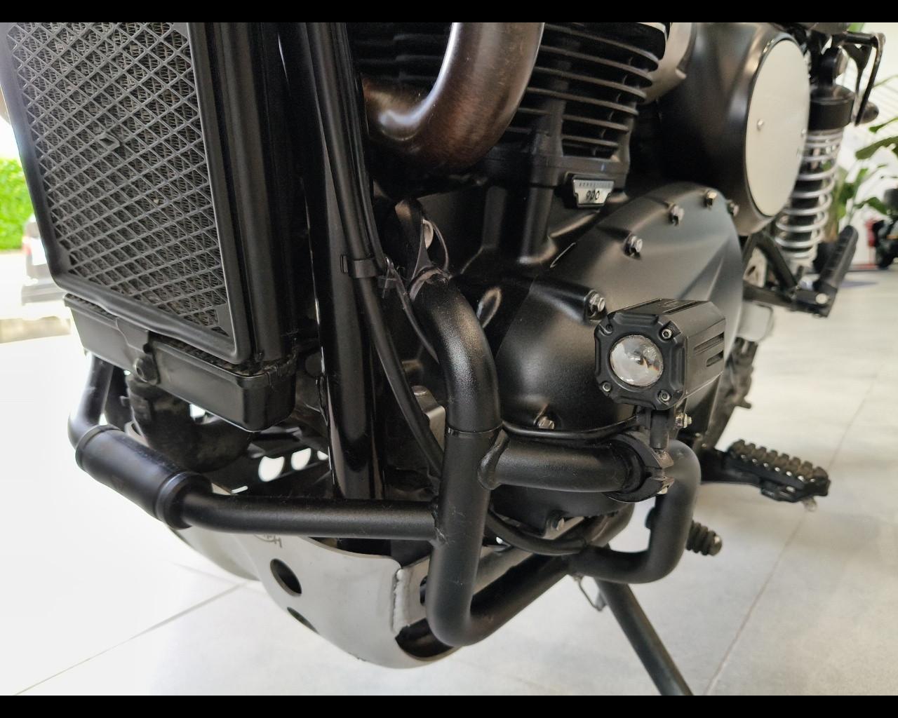 TRIUMPH Scrambler 900 - Chrome Edition