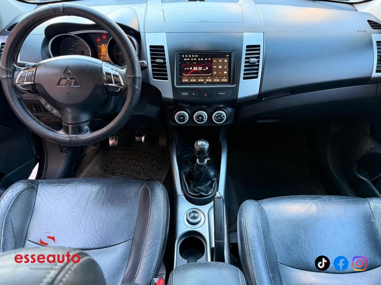 Mitsubishi Outlander 2.0 DI-D Instyle 7 p.ti DPF