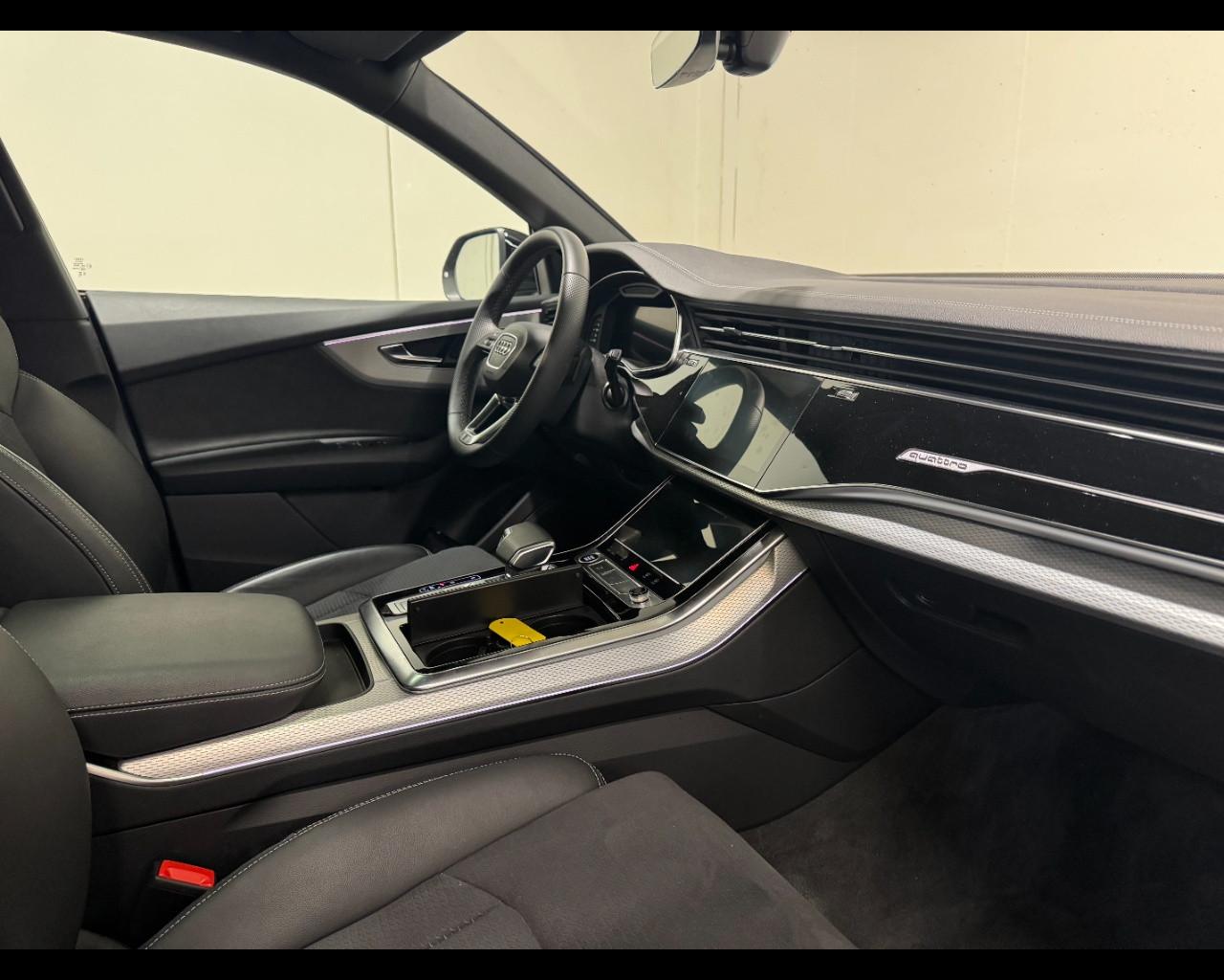 AUDI Q8 50 TDI MEHV QUATTRO TIPTRONIC S LINE EDITION