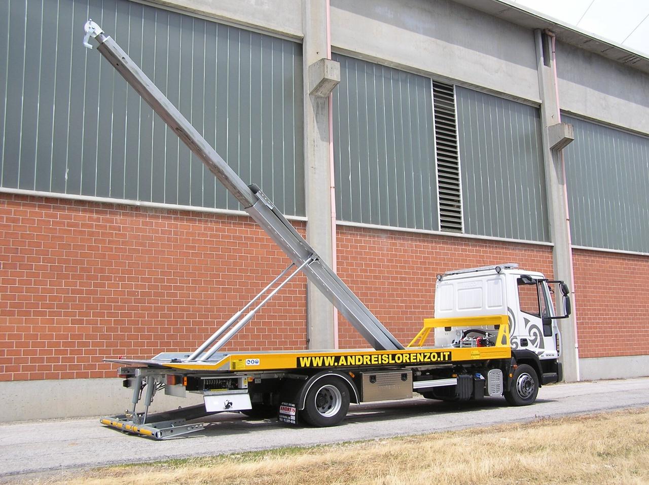 Carro attrezzi NUOVO Eurocargo 120EL22P con braccio gru centrale a scomparsa