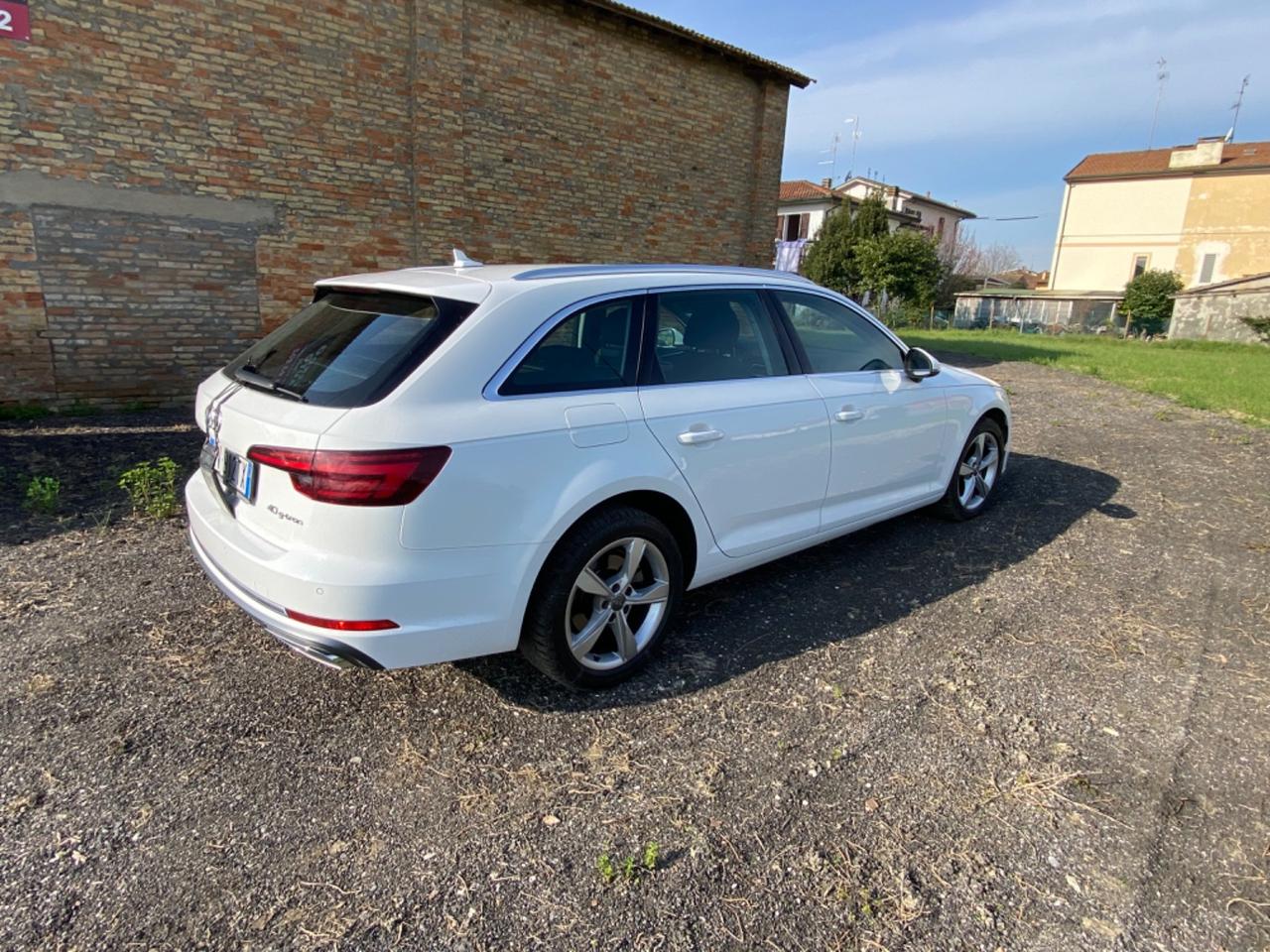 Audi A4 Avant 40 g-tron S tronic Business Sport