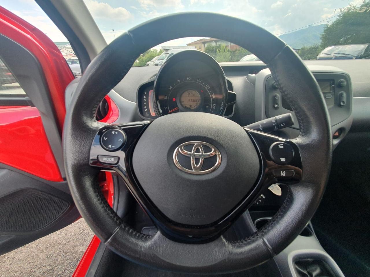 Toyota Aygo Connect 1.0 VVT-i 72 CV 5 porte x-play