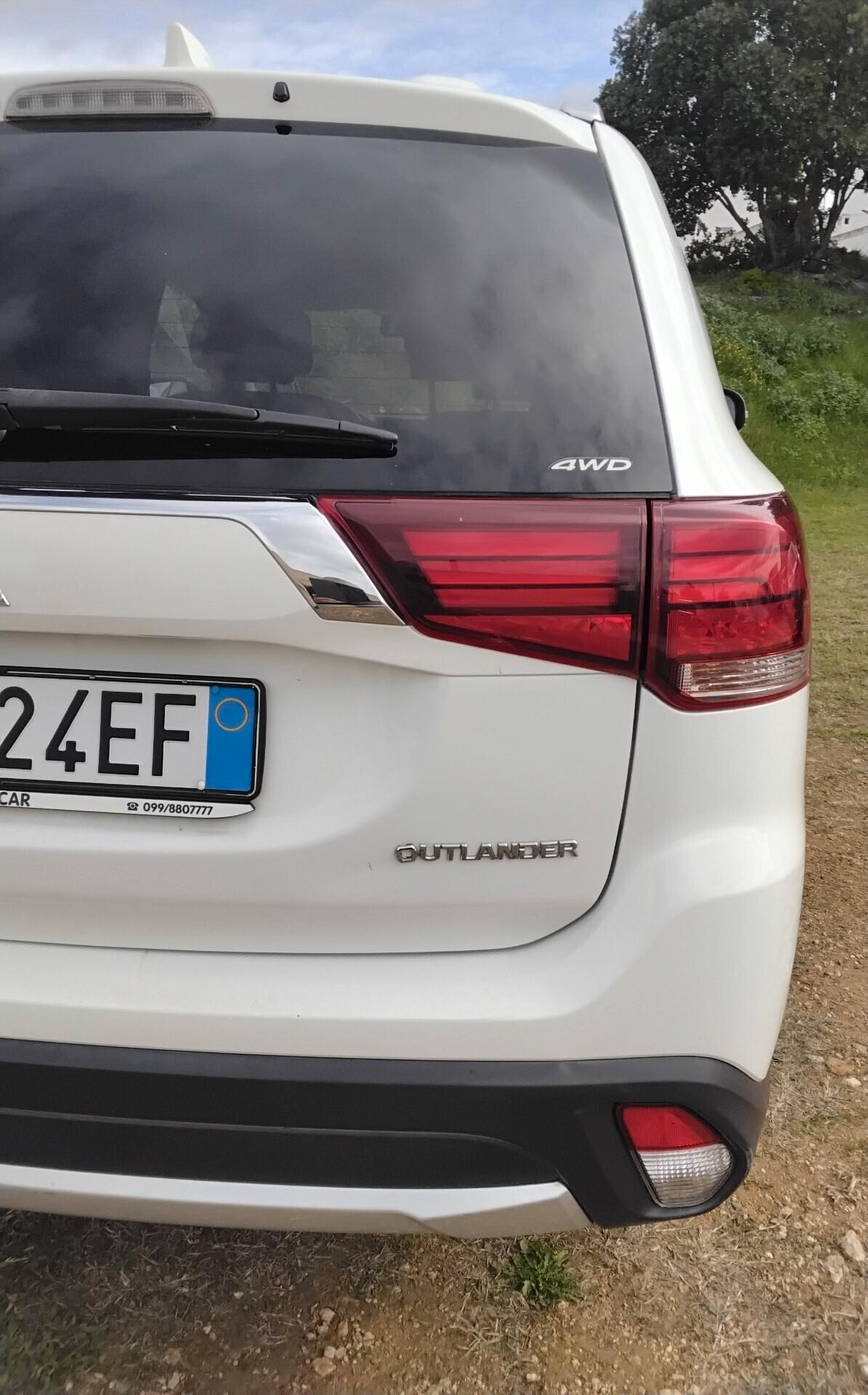 Mitsubishi Outlander 2.2 DI-D 4WD N1 AUTOCARRO