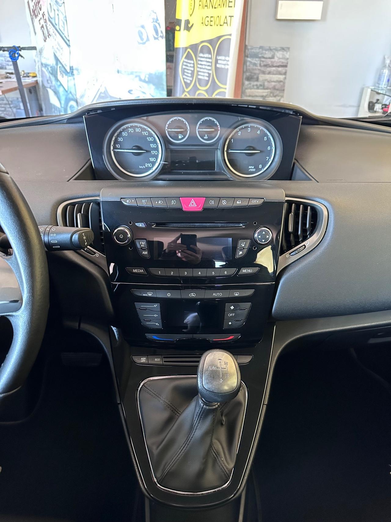 Lancia Ypsilon 900benz. Cambio automatico