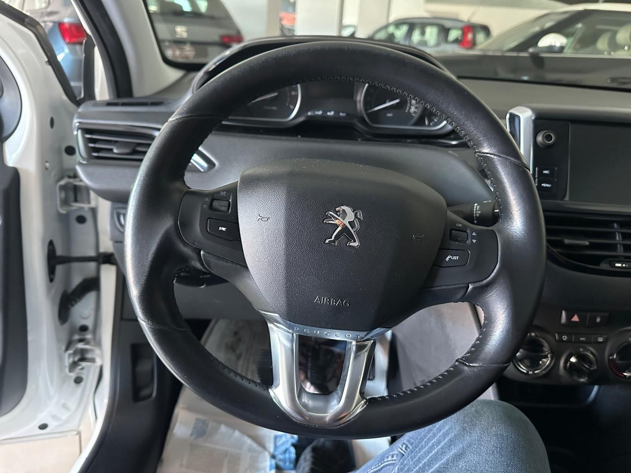 Peugeot 208 PureTech 82 5p. GPL Allure