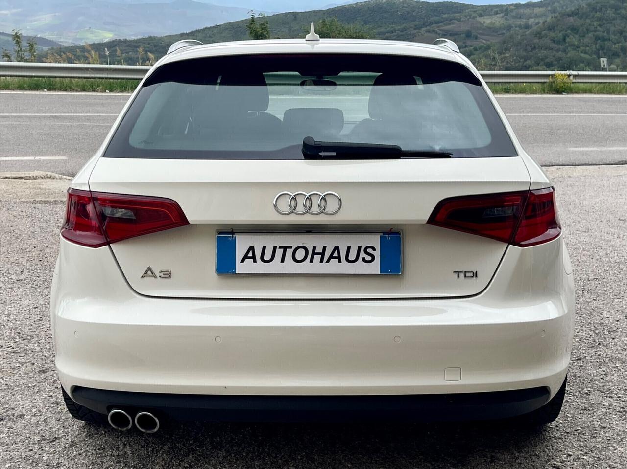 Audi A3 Sportback 2.0 TDI 150cv S-Line - R18 - LED