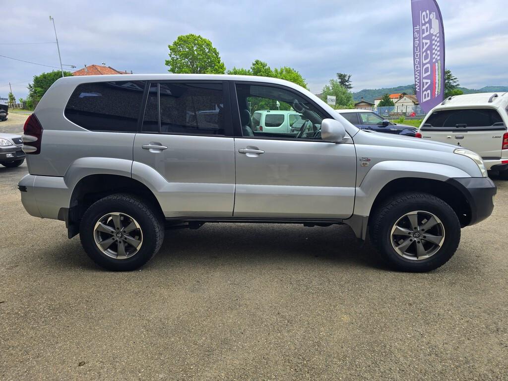 Toyota Land Cruiser 3.0 D-4D WAGON 8 POSTI