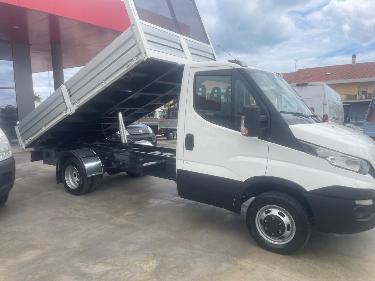 Iveco daily 35c13 ribaltabile trilaterale