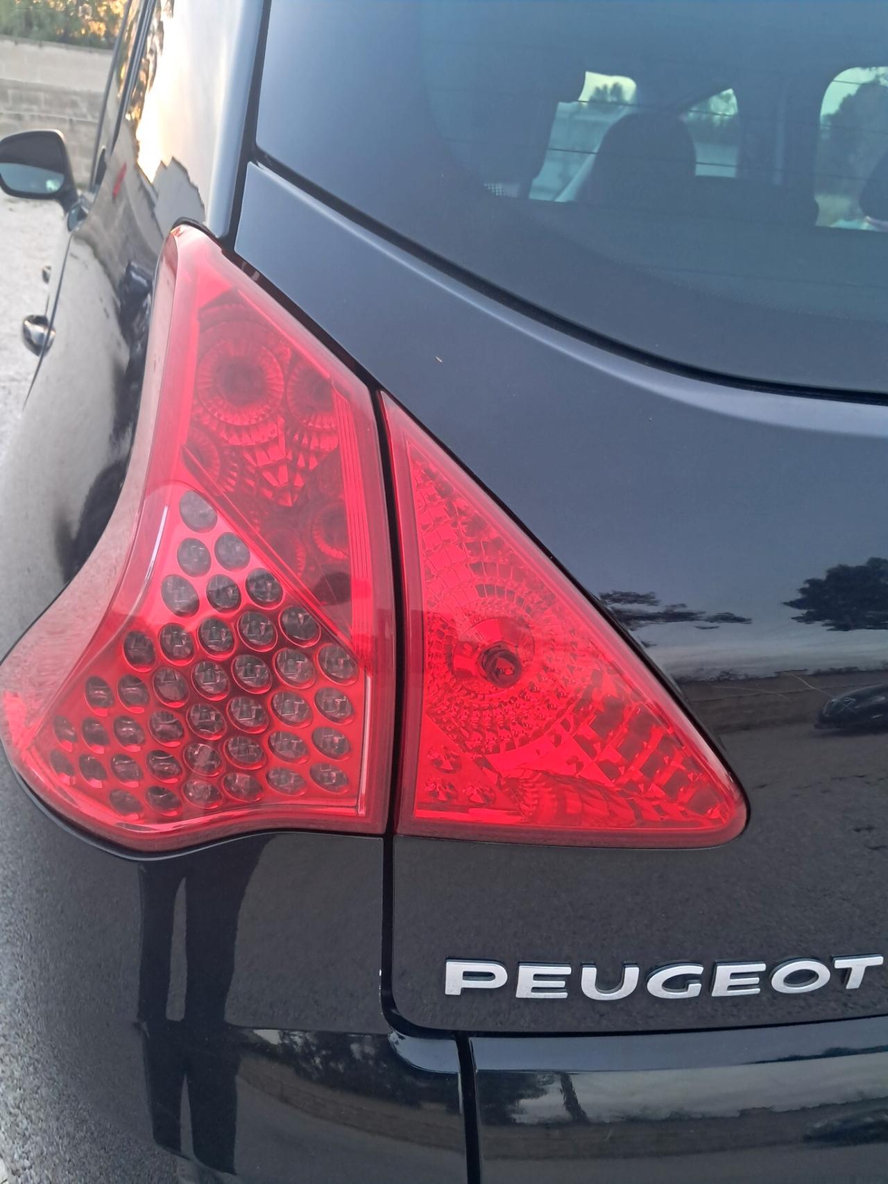 Peugeot 3008 -1.6HDI--110CV* Allure *CLIMA-PARK*