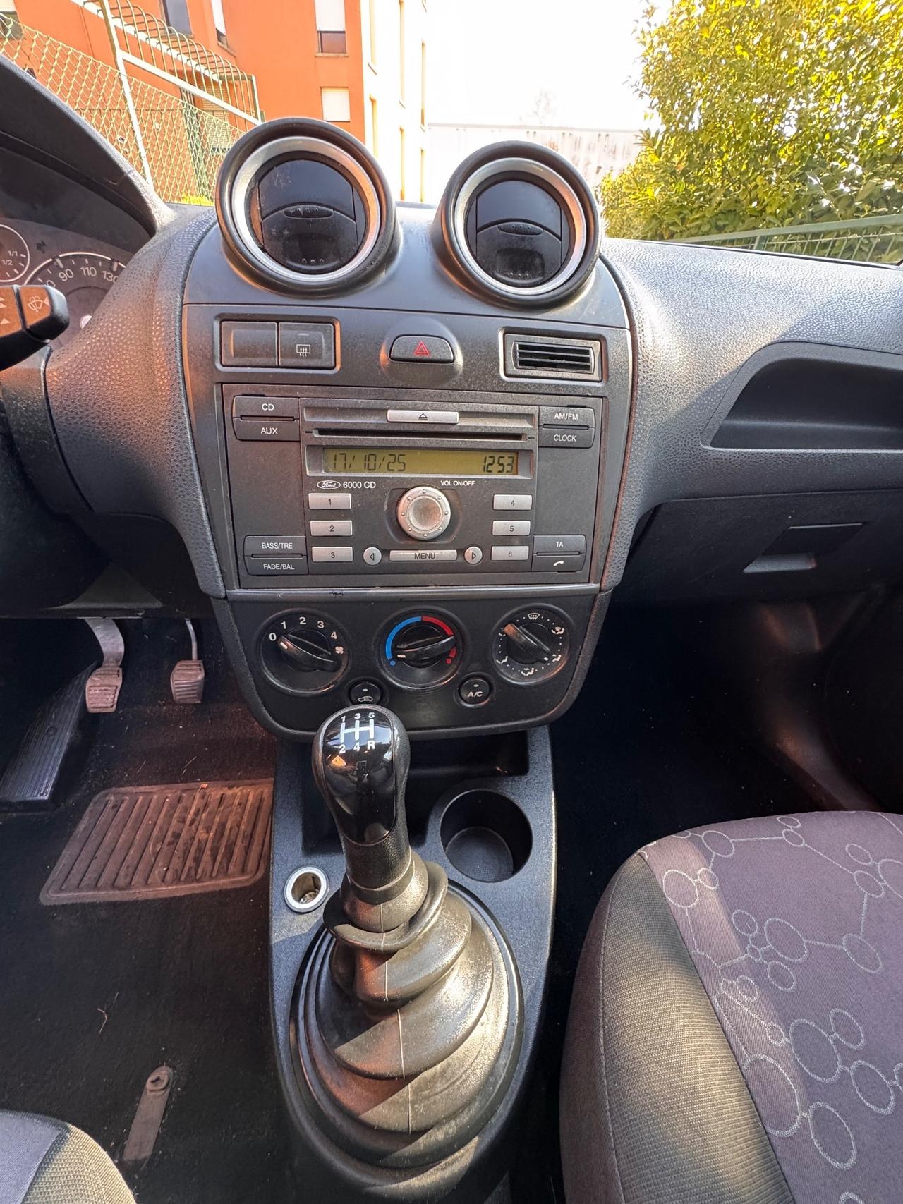 Ford Fiesta 1.4 16V 5p. Ghia