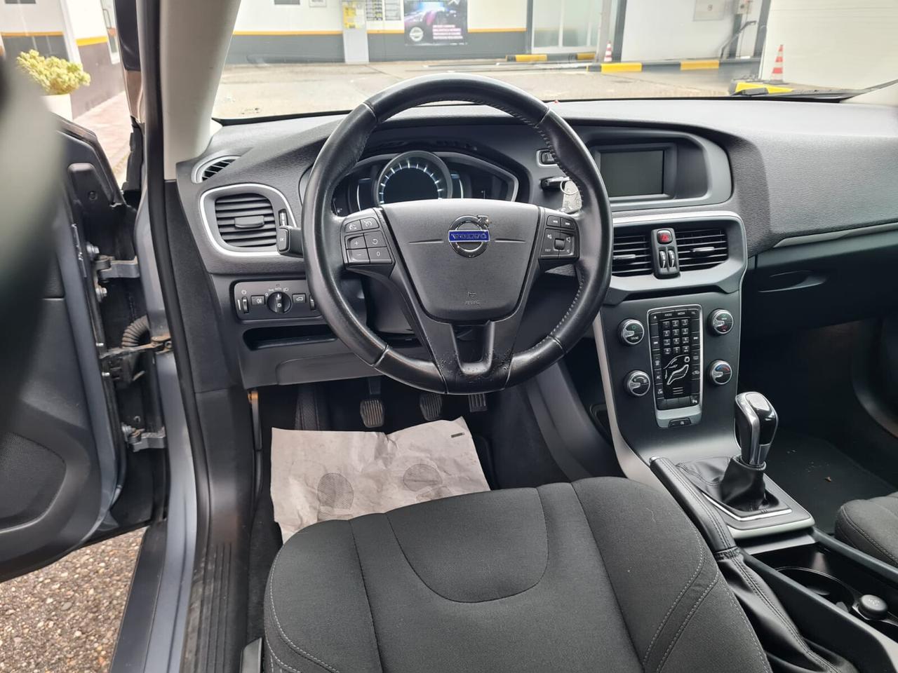 Volvo V40 T3 R-design Kinetic