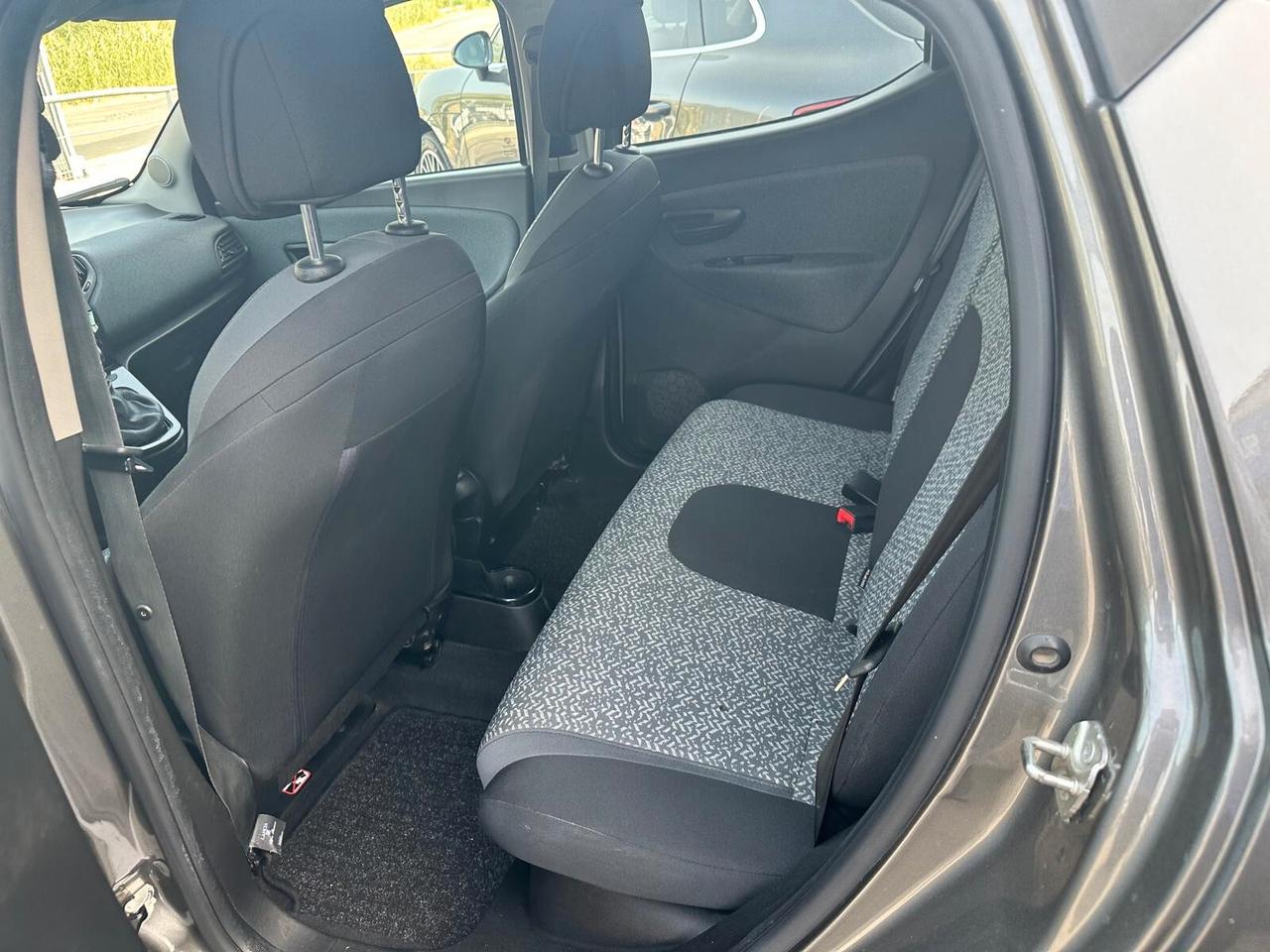 Lancia Ypsilon 1.0 FireFly 5 porte S&S Hybrid Silver