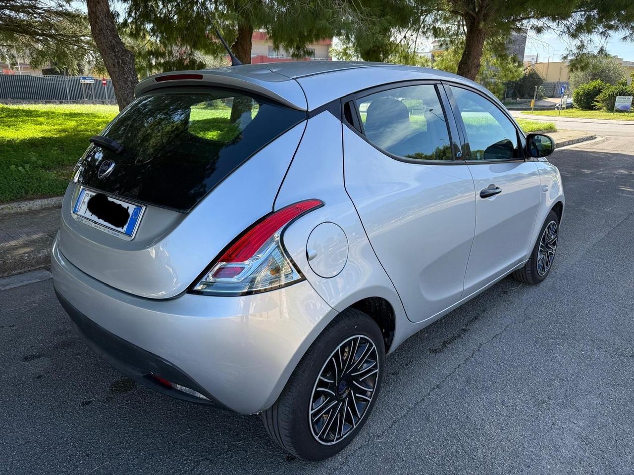 Lancia Ypsilon 1.2 69 CV 5 porte S&S Platinum