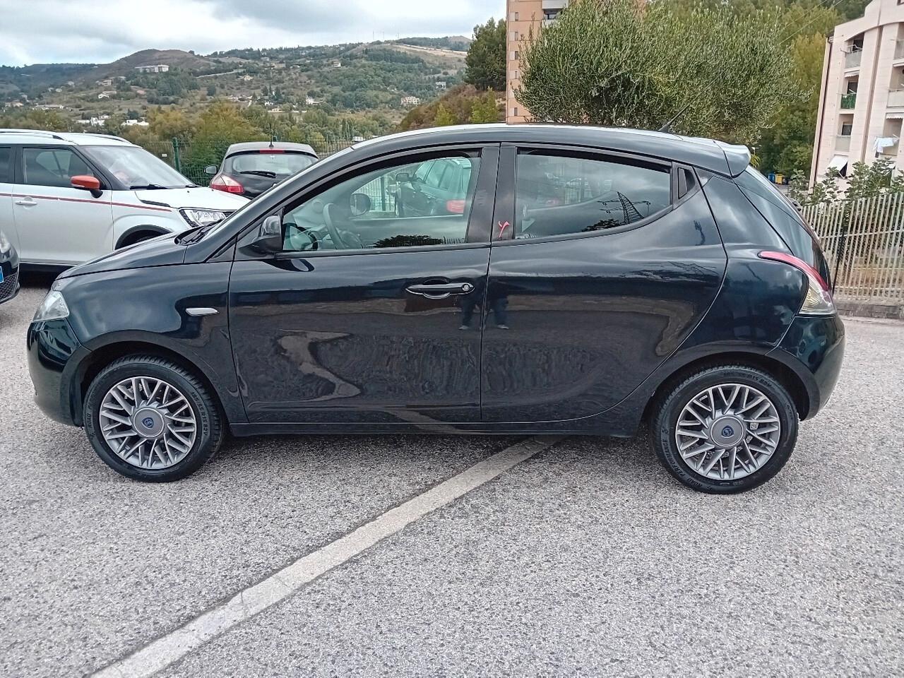 Lancia Ypsilon 1.2 69 CV 5 porte Elefantino