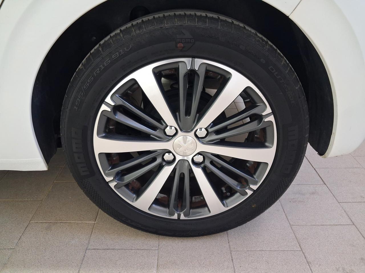Peugeot 208 PureTech 82 5 porte Allure