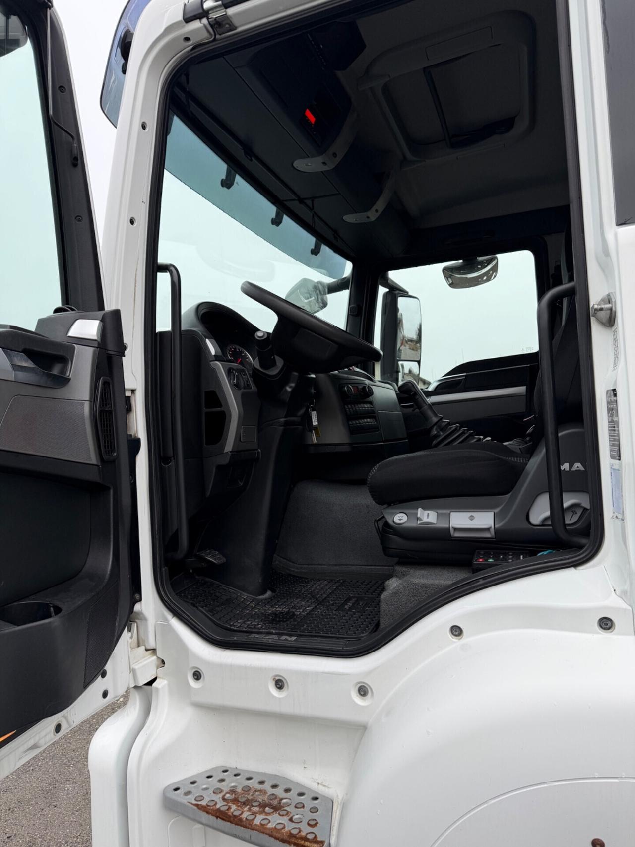 Man tgs 18.440 euro6 motore d26. 2015 manuale