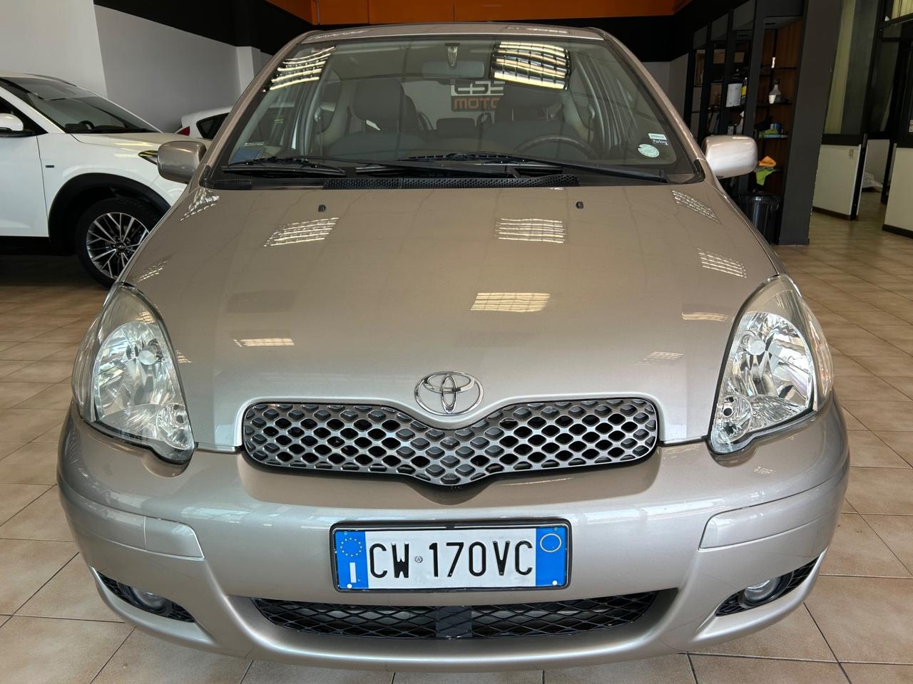 Toyota Yaris 1.0i 16V 65cv 112.000 KM