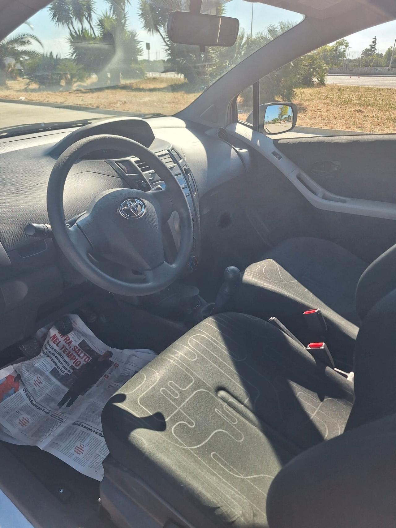 Toyota Yaris 1.0 3 porte Now - 2010