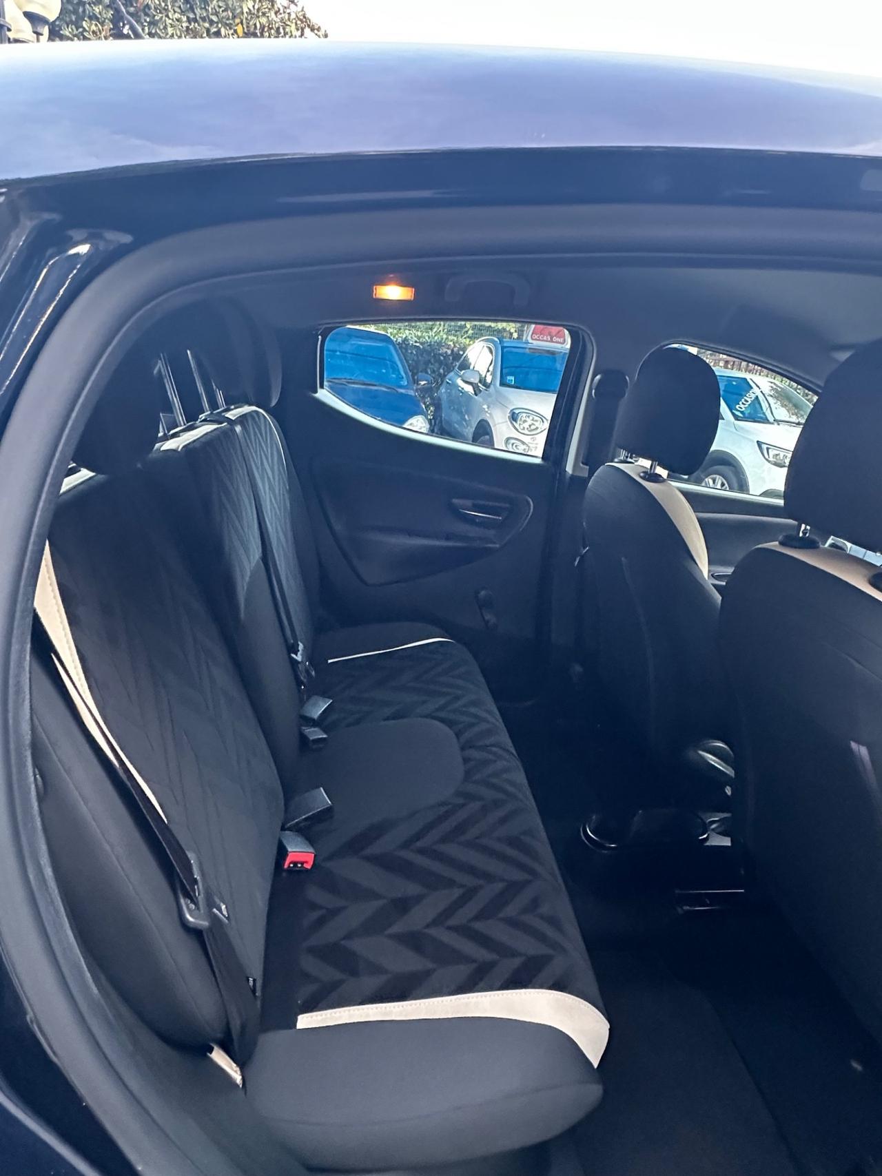 Lancia Ypsilon 1.2 69 CV 5 porte Silver