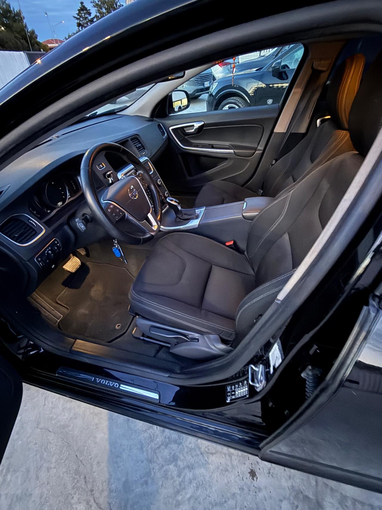 Volvo V60 D5 Geartronic Momentum