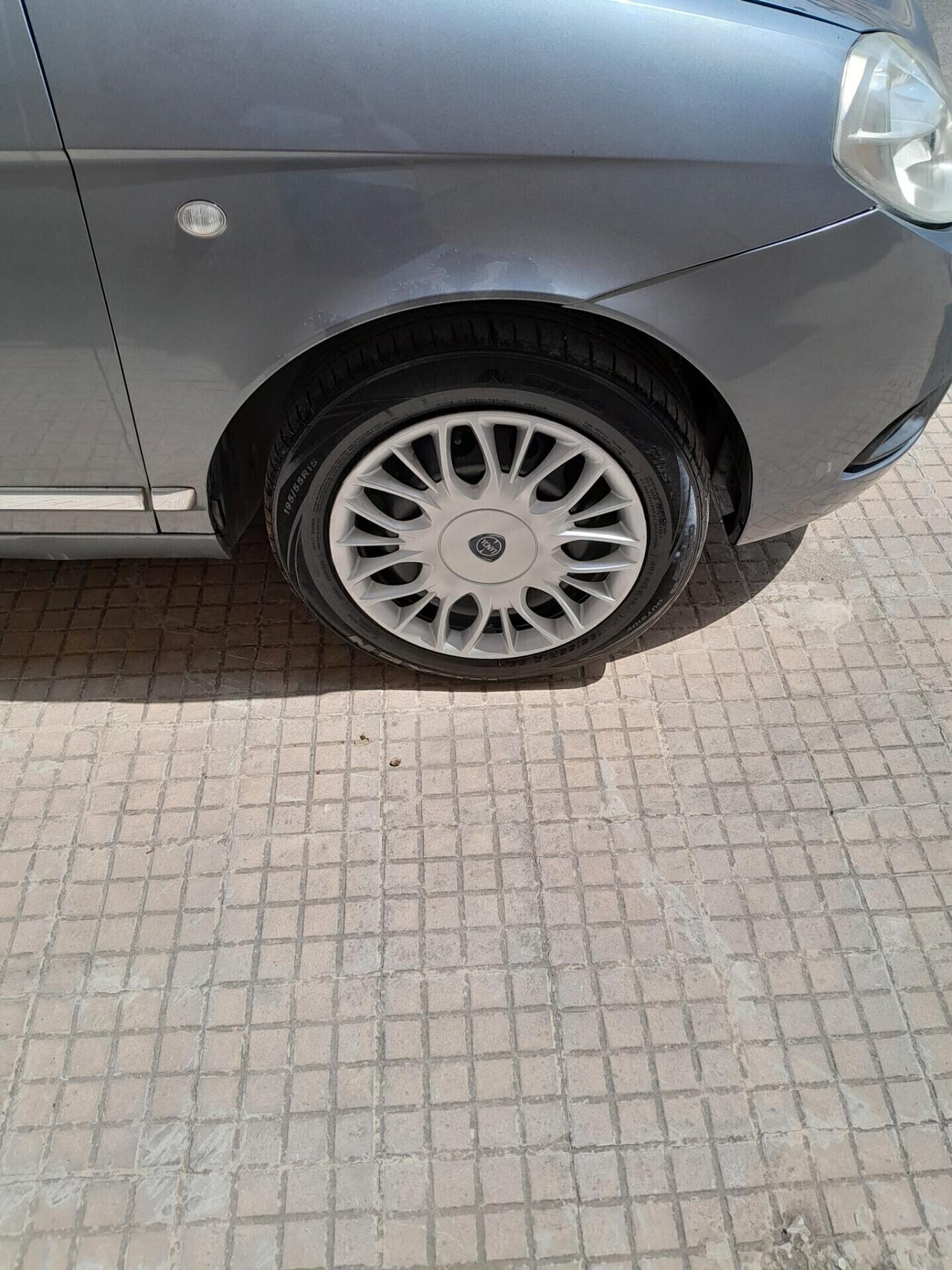 Lancia Ypsilon 1.2 Argento