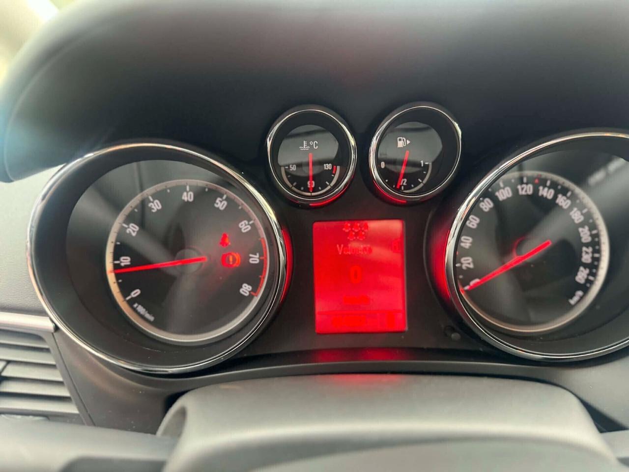 Opel Zafira 2013 1.6 Benz/Met 7 POSTI