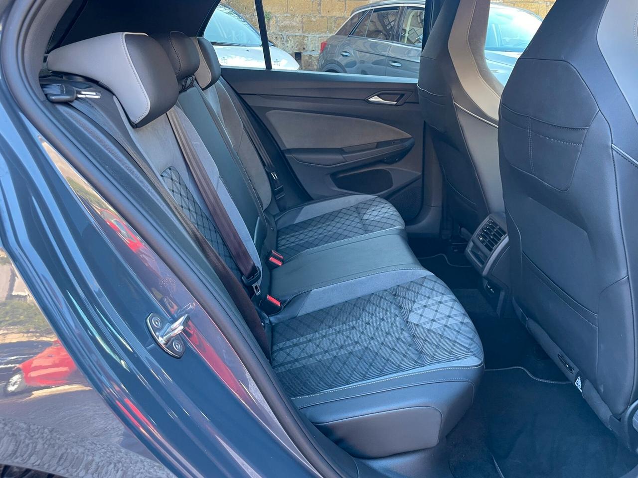 Volkswagen Golf 1.5 TSI EVO ACT R-Line