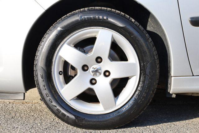 PEUGEOT 207 1.4 ECO GPL 75CV 5Porte Sport per NEOPATENTATI