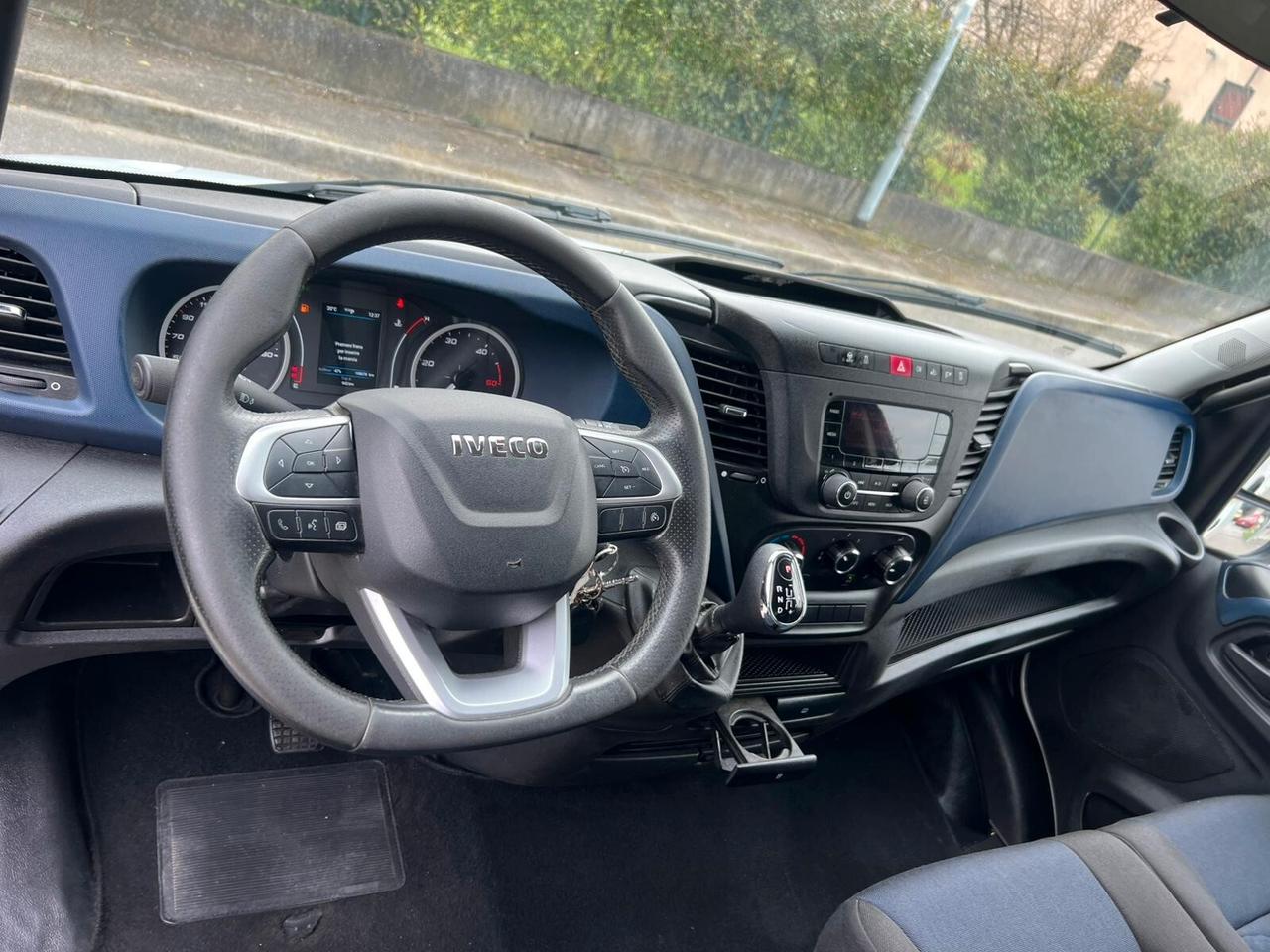 Iveco Daily 35S12 2.3 HPT PL Cabinato