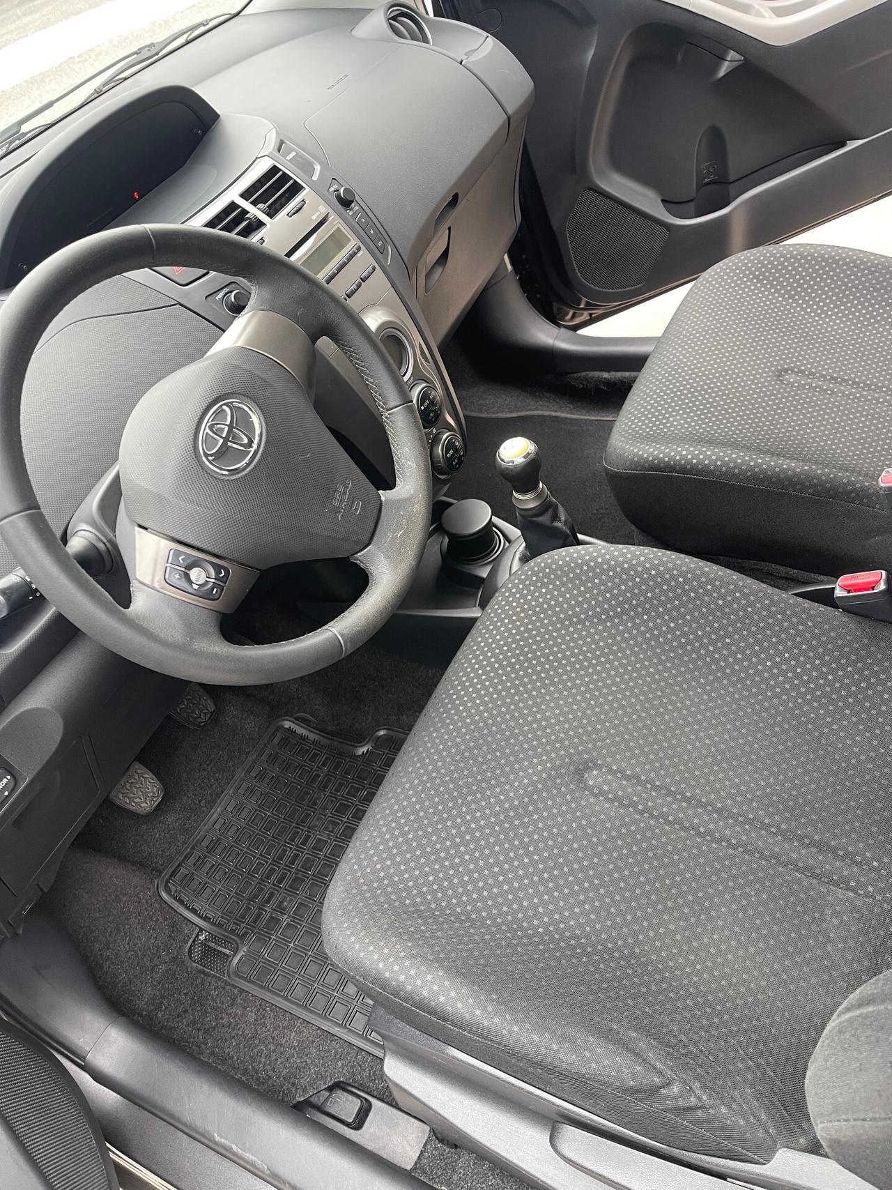 Toyota Yaris 1.0 5 porte