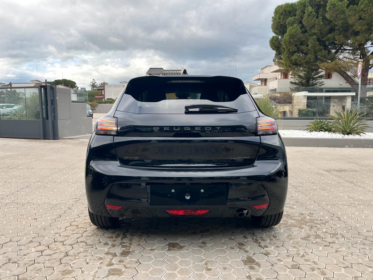 Peugeot 208 Hybrid 110 e-DCS6 Business Automatic Km0