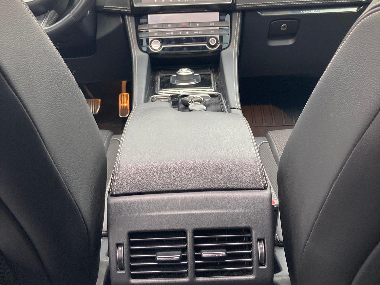 Jaguar F-Pace 2.0 20d Turbo R- #8436