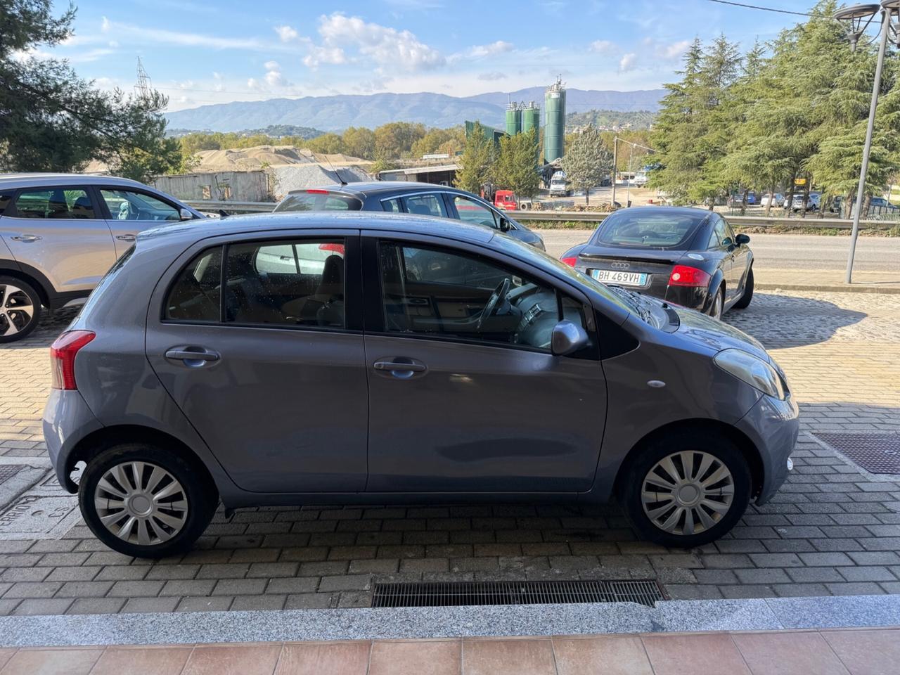 Toyota Yaris 1.0 5 porte