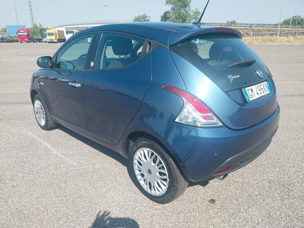 Lancia Ypsilon 1.0 FireFly 5 porte S&S Hybrid Alberta Ferretti