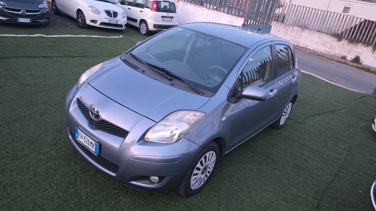 Toyota Yaris 1.0 benzina euro 5, neopatentati 2011