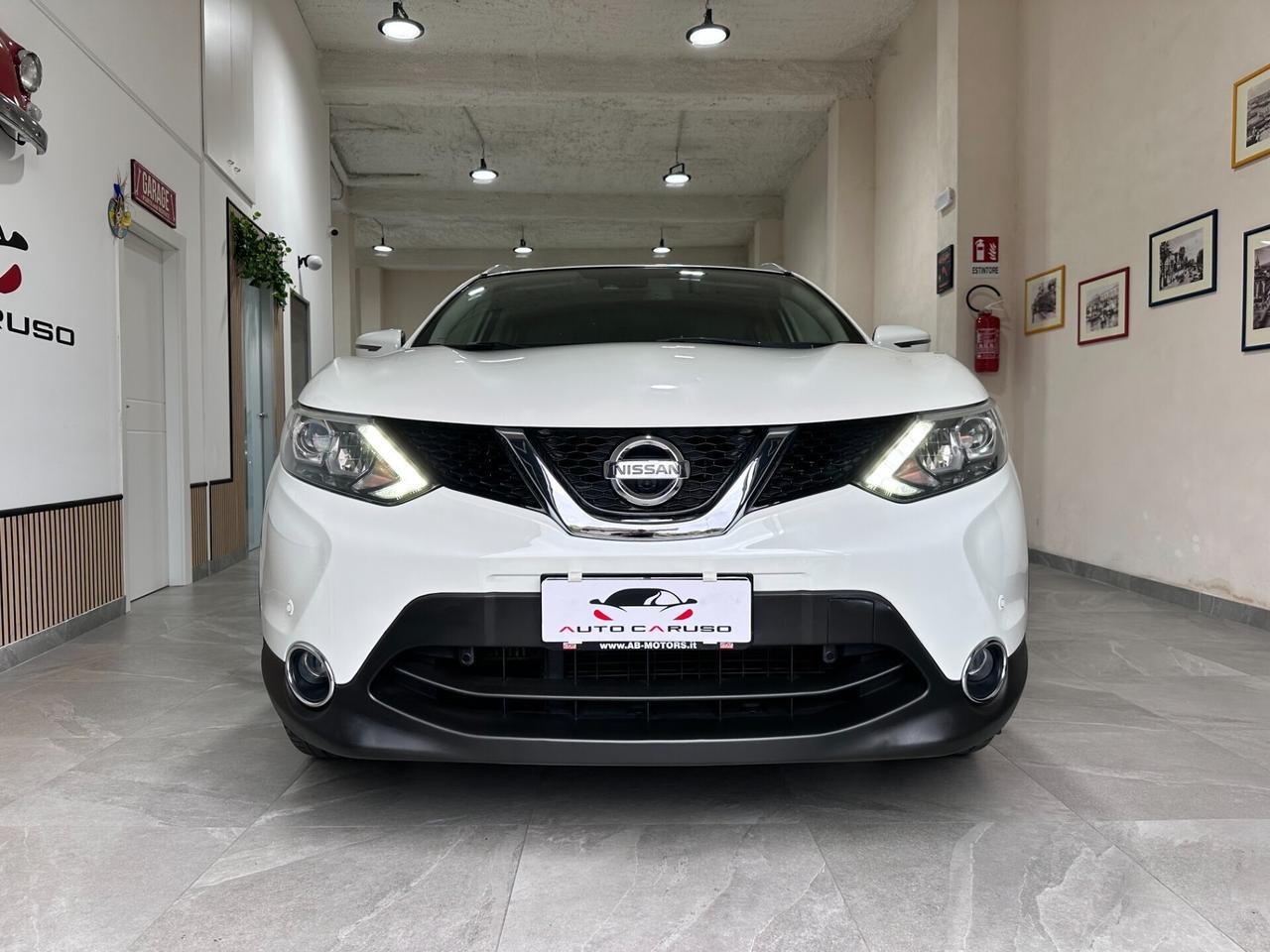 Nissan Qashqai 1.5 dCi N-Connecta – DA VETRI