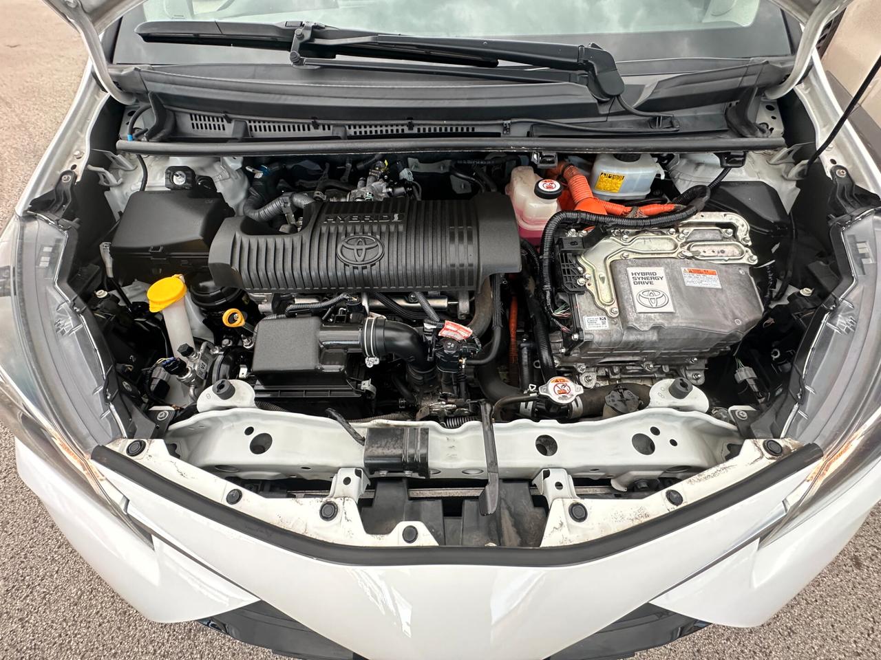 TOYOTA Yaris 1.5 Hybrid 5 porte Business