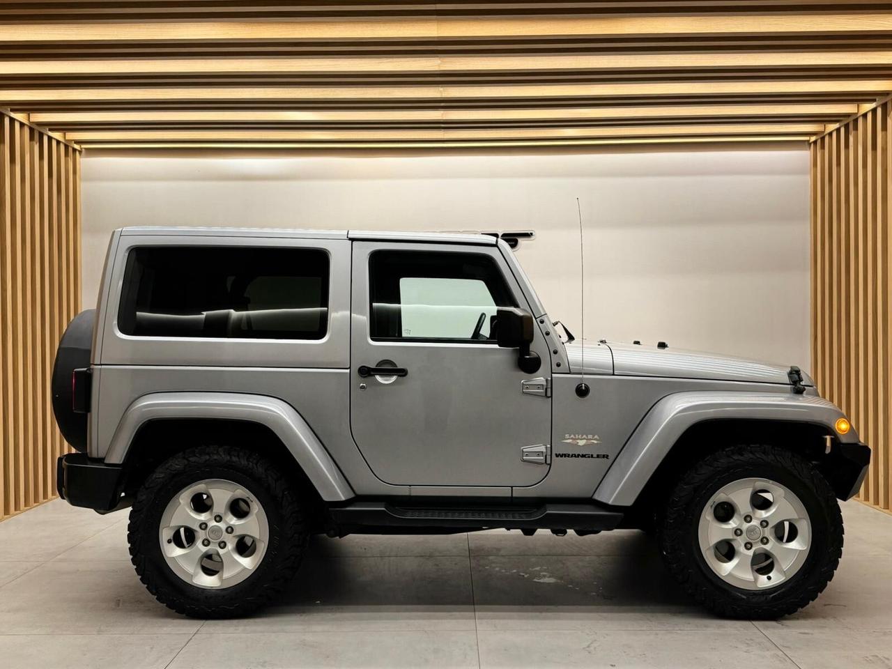 Jeep Wrangler 2.8 CRD SAHARA UNLIMITED PARI AL NUOVO restilyng