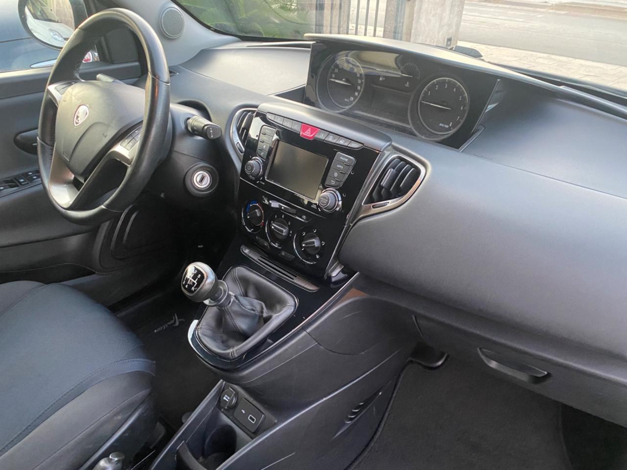Lancia Ypsilon 1.2 69 CV 5 porte Gold